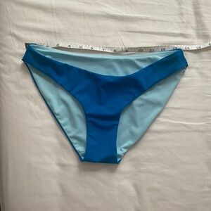 NWOT Athleta Reversible Bikini Bottom in Dark and Light Blue, Size XS